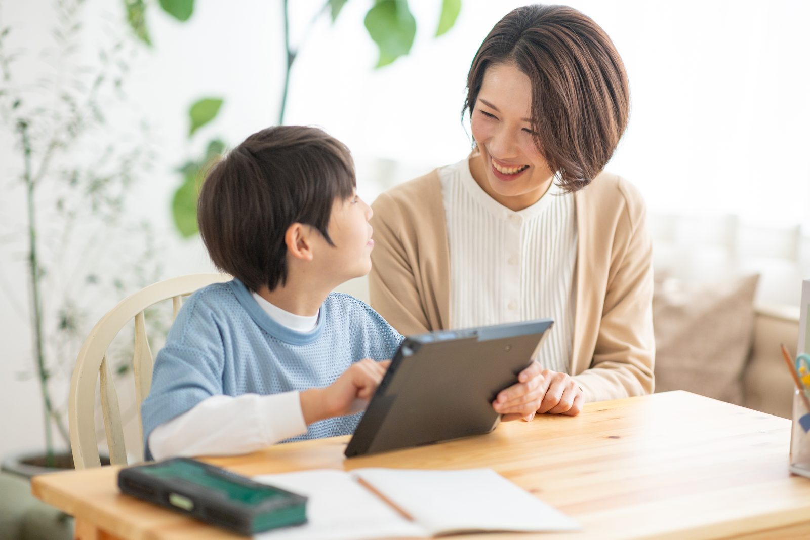 自宅で学習する様子